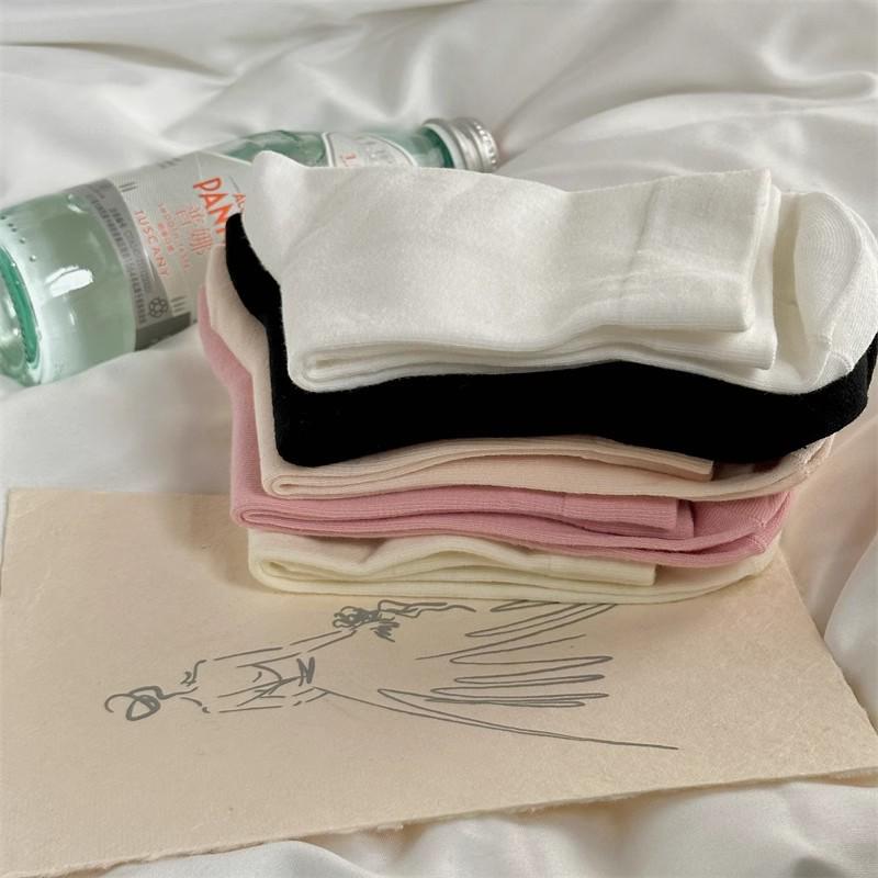 Breathable Seamless Women's Socks, Solid Color, Loose Cuff, Antibacterial, Anti-Pilling, Ideal for Spring/Autumn and Postpartum.