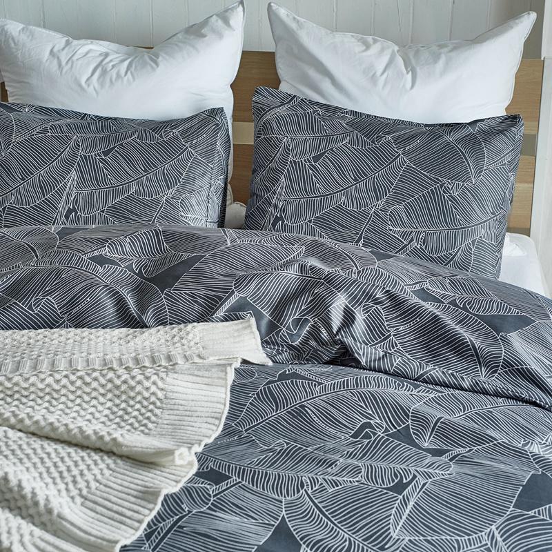 Printed Three-Piece Bedding Set: Quilt Cover and Bed Sheet