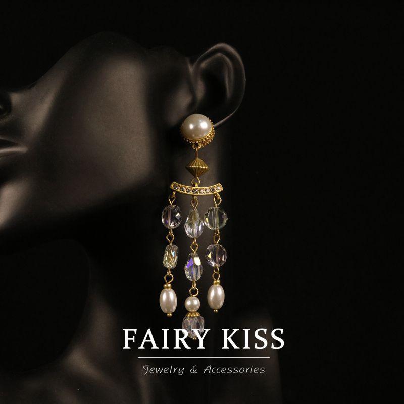 

Легкая роскошь, высококлассный темперамент, ожерелье, глазурованные длинные серьги с бахромой на плечо