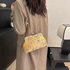 2025 Neue Muscheltasche im chinesischen Stil Kettentasche Nietenhandtasche Jahr des Drachen Aufdruck Damen Schultertasche Umhängetasche