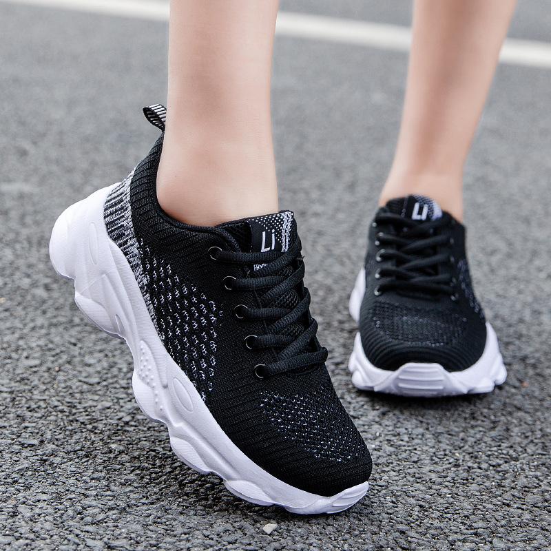 Women's shoes new fly-woven mesh breathable sports and leisure single shoes lightweight soft-soled running shoes student mesh shoes