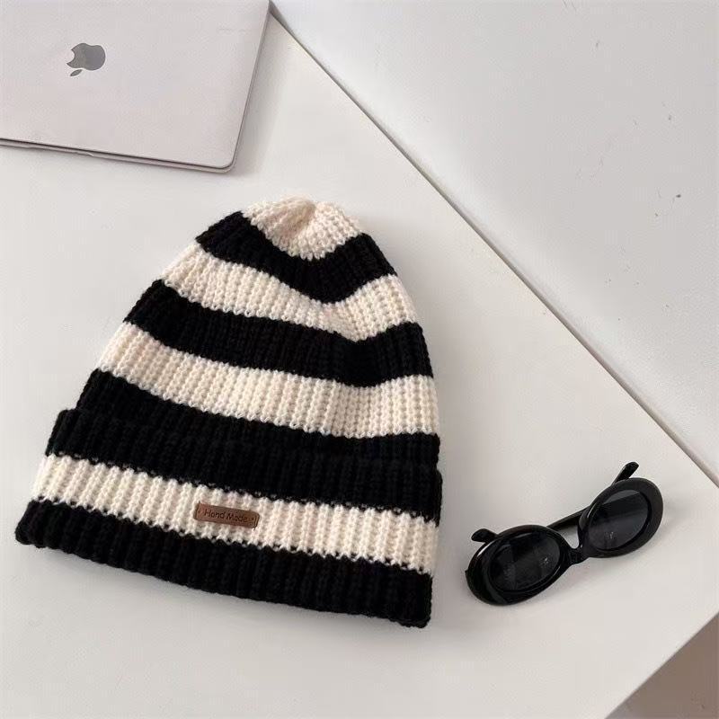 Wool hat, warm and versatile for men and women, knitted hat, ear protector ins pullover, cold hat, trendy and casual and versatile.