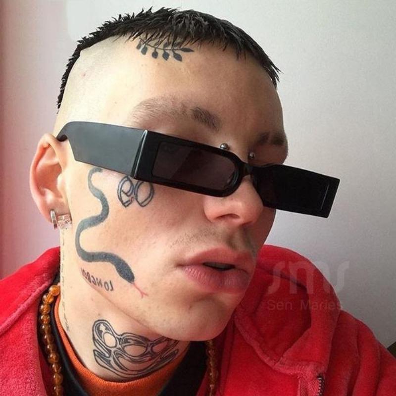 Occhiali da sole alla moda retrò rettangolari con montatura piccola per uomo, occhiali da sole quadrati retrò hip-hop con gamba larga per uscite all'aperto, occhiali da sole con lenti ombreggianti