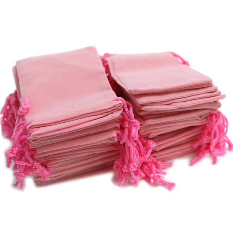 

Бархатный мешочек на шнурке для украшений 7x9 см - Доступен в красном, черном, розовом, синем цвете