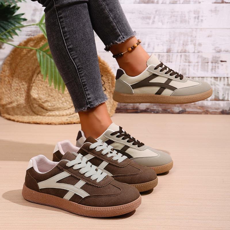 New Flat Casual Sports Shoes for Women with A Front Lace-up and Large Size