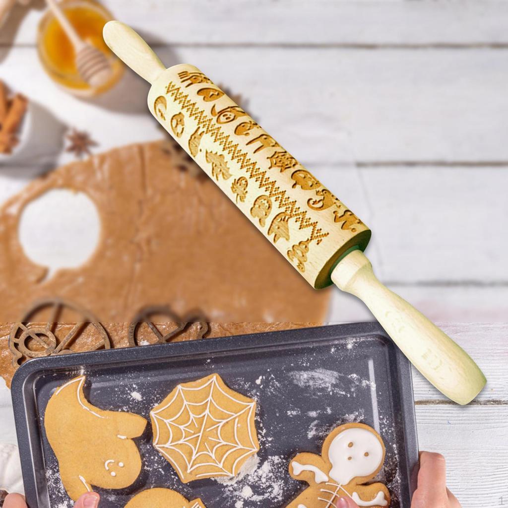 Tłoczony wałek drewniany do ciasteczek drobno teksturowany o tematyce świątecznej Halloween