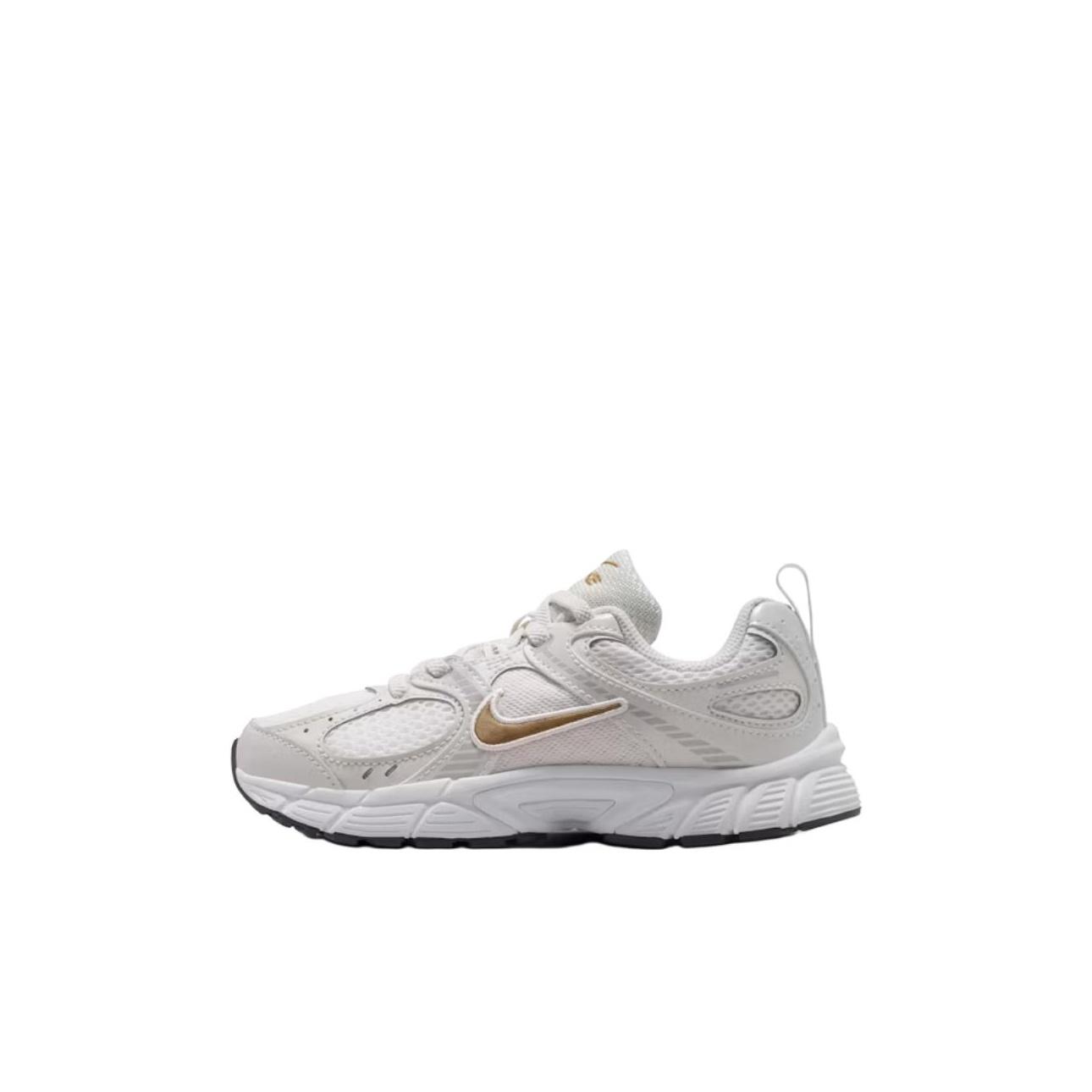 

Nike V5 RNR PS Photon Dust Metallic Gold Kids Sneakers Grey White Metallic-Silver HQ6412104 32