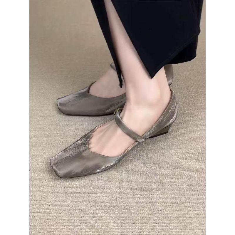 Fashion French Thick-heeled Mary Jane Shoes Are Retro and Versatile, Featuring A Single Leather Strap with A Shallow Mouth