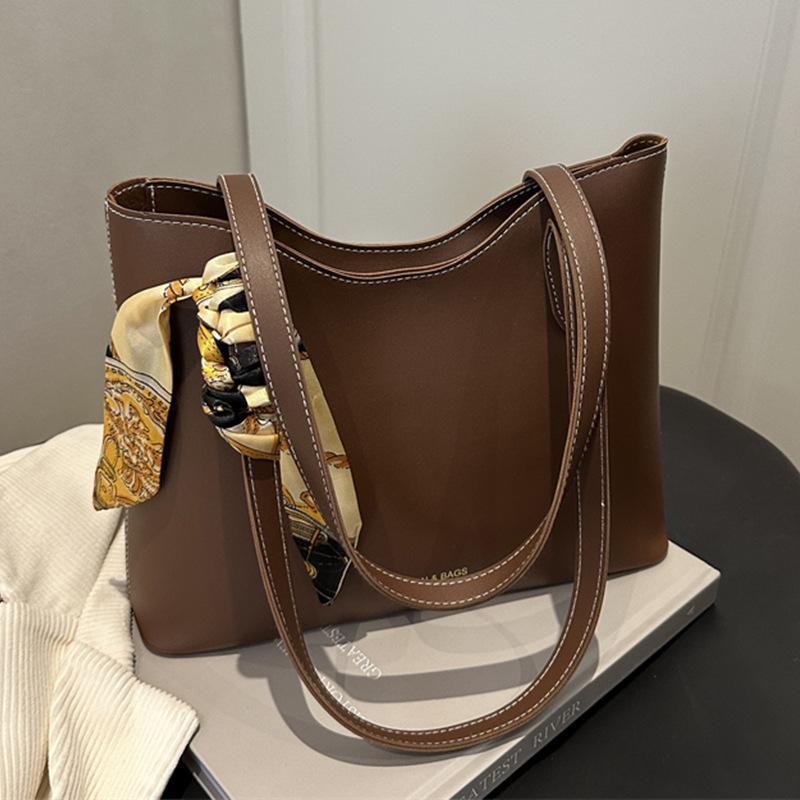 Geantă cu textură retro, geantă tip găleată, capacitate mare 2025 nouă geantă de umăr retro versatilă pentru femei, geantă de mână