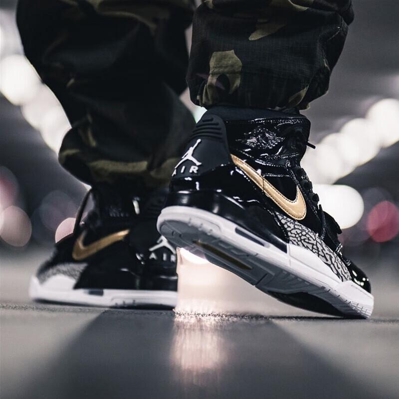 Jordan Legacy 312 Schwarz Gold Lack GS AT4040-007