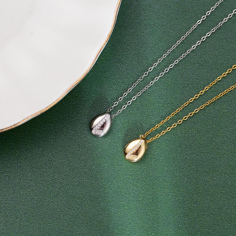 Banyan Tree Women's Gold-Plated Silver Coffee Bean Necklace - Simple, Versatile Clavicle Chain, Light Luxury High-End Design.