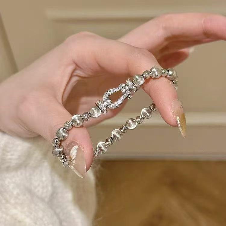 

Xiaohongshu popular French retro exquisite temperament versatile horseshoe buckle cat eye bracelet light luxury high-end jewelry women серебряный