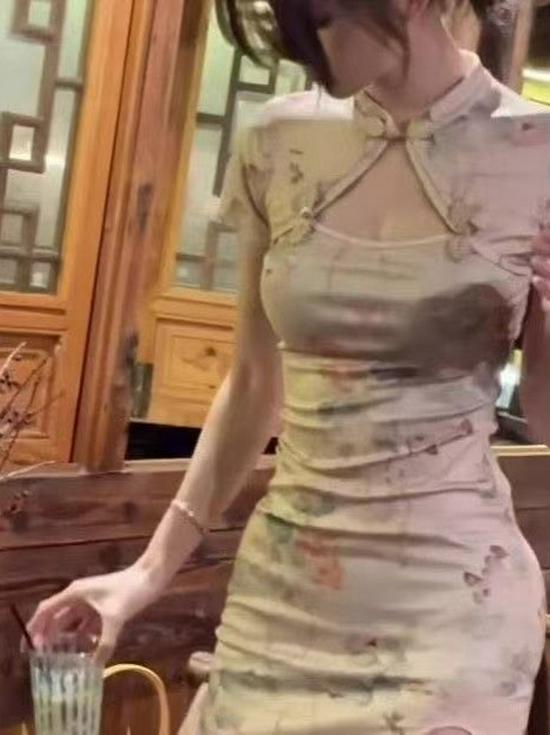 

2025 Women s Retro Print Slimming Cheongsam Dress: Elegant, Sexy Slit Long Dress S