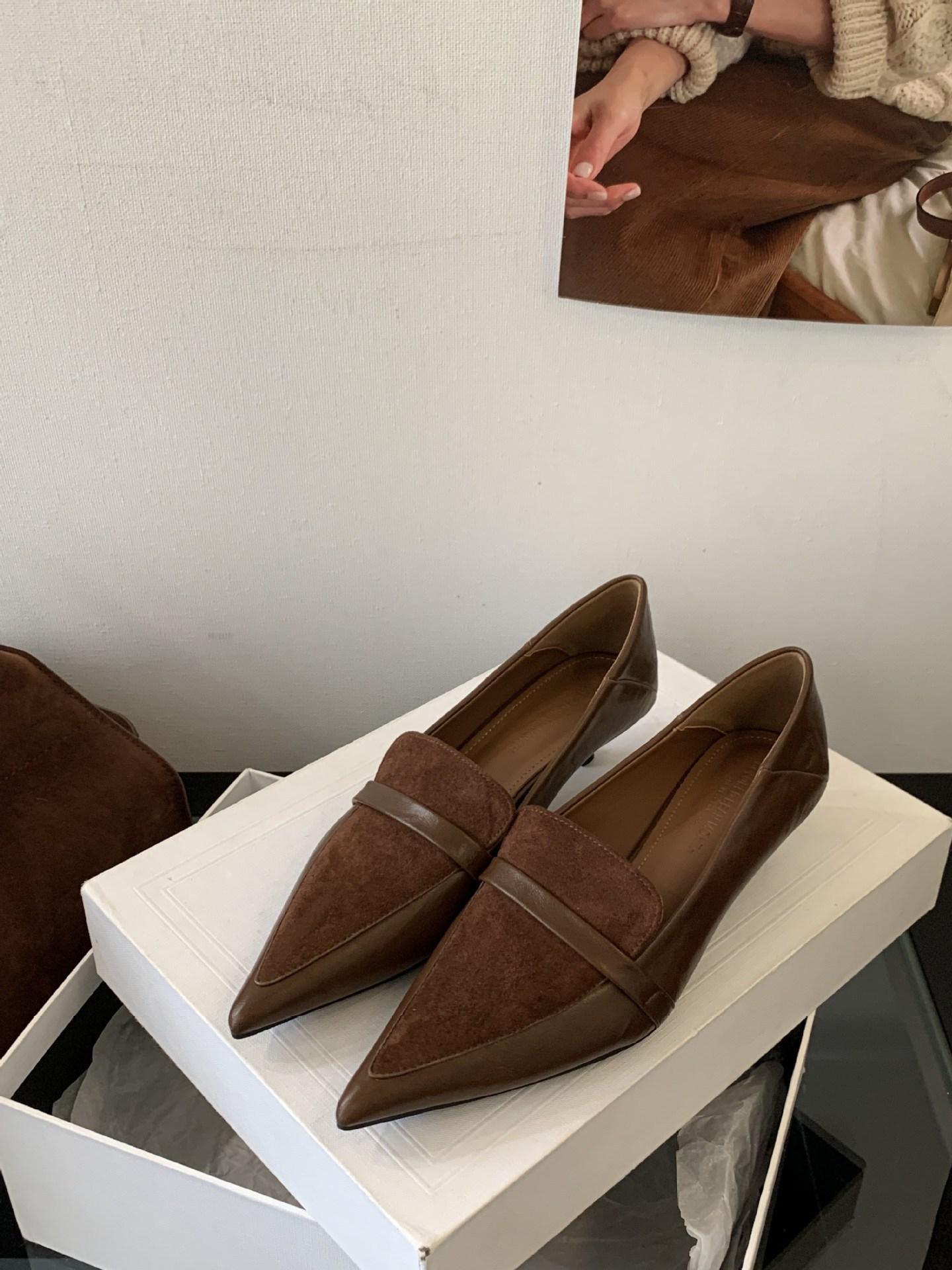 

2025 новая осень острый носок глубокий вырез тонкий каблук низкий каблук французский британский стиль мода вставки одинарные туфли женские 39 темно-коричневого