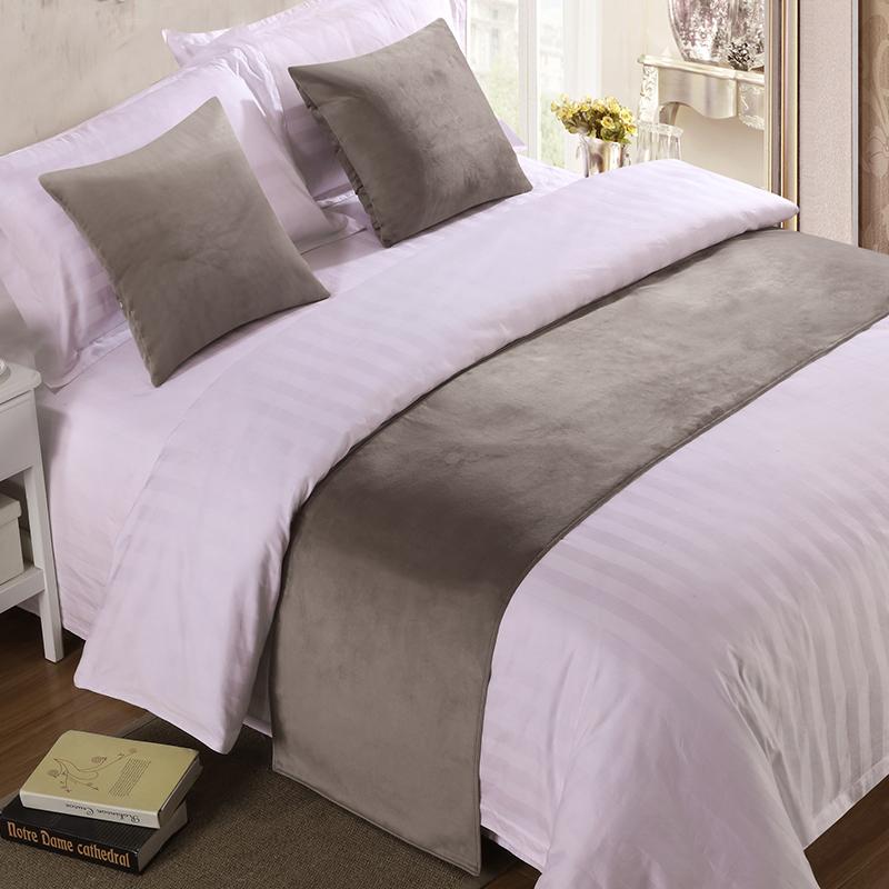 Luxury Velvet Solid Bed Runner Scarf Protector Slipcover Bed Decorative Scarf for Bedroom Hotel Wedding Room Twin/Queen/King
