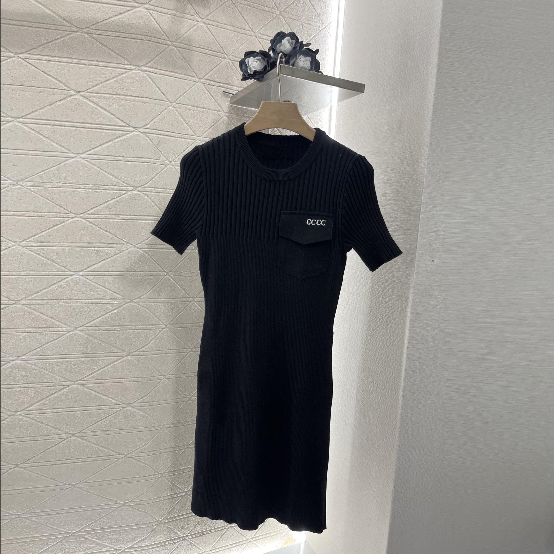 

2025 A/W Women s Slimming Color Block Knit Dress with Letter Embroidery Medium