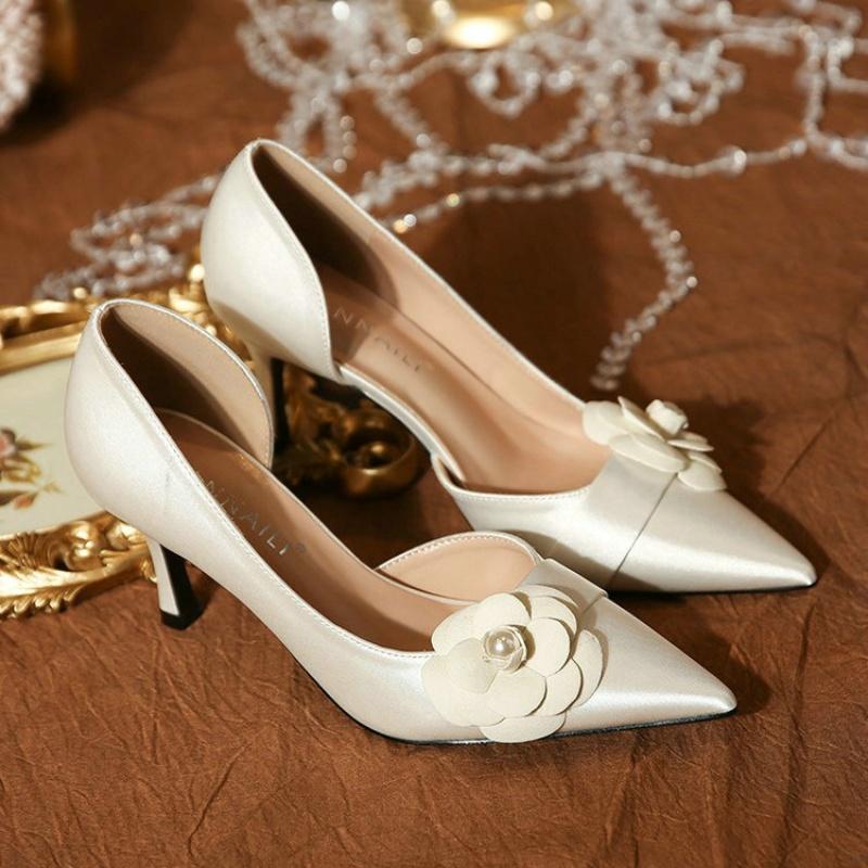 Fashion 2025 New White Pointy High Heels French Temperament Bride Bridesmaid Shoes Wedding Dress Pumps