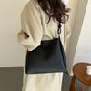 Vintage tote bag fashion niche shoulder bag casual simple messenger bag 2 winter new bag women