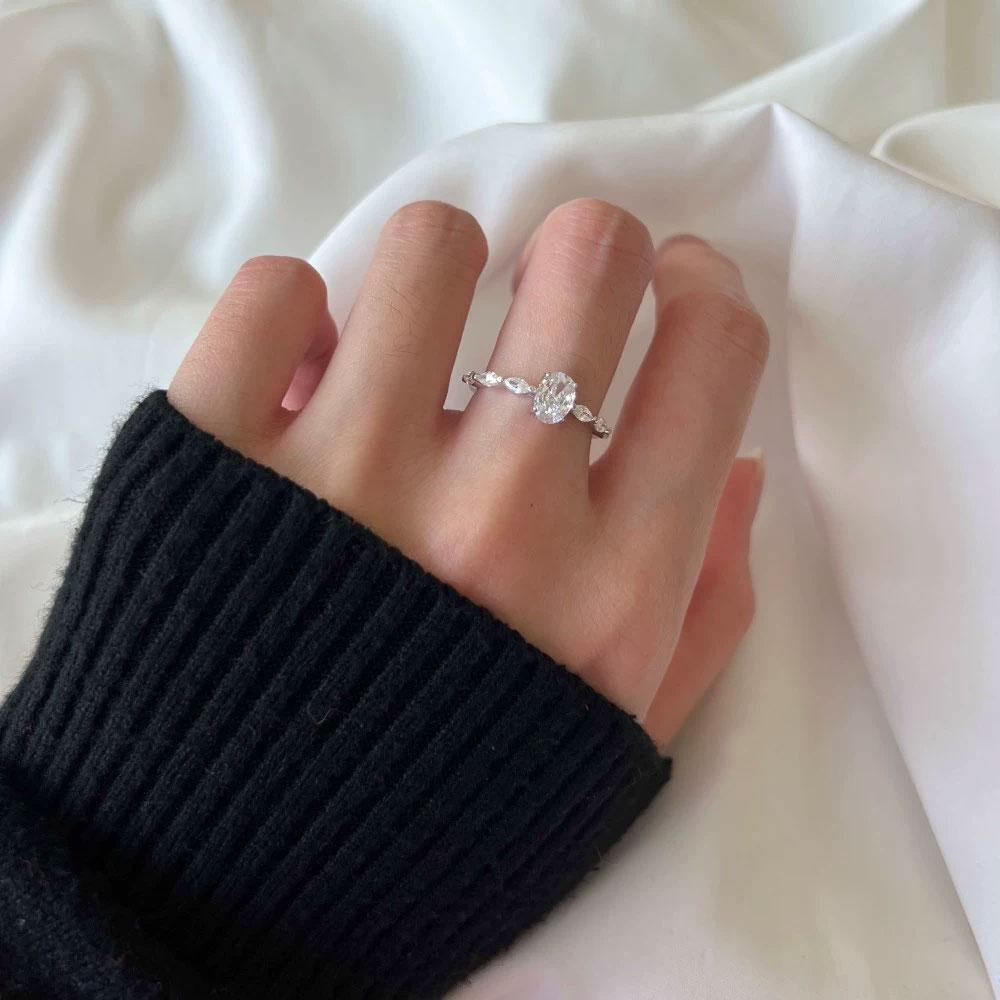 KNOBSPIN 2ct Oval Cut Moissanite Engagement Rings for Women S925 Sliver Plated 18k White Gold Promise Ring for Her Gift