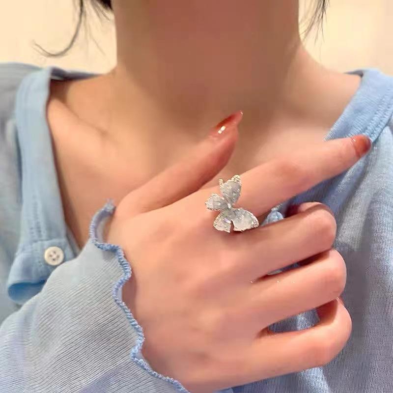 Exquisite Blue Ice Butterfly Pearl Bracelet Refined Trendy Womens Jewelry Hand
