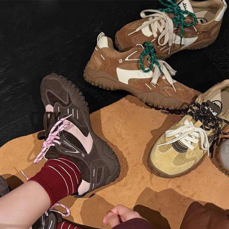 Tênis casuais esportivos versáteis de sola grossa com aumento interno, moda, novos de nicho retrô para treinamento moral feminino, primavera e outono