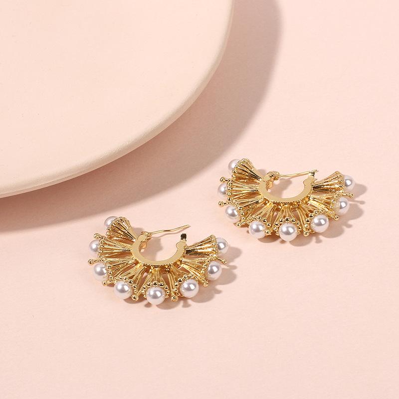 European and American exaggerated niche fan-shaped Bucklo pearl earrings ins style retro Hong Kong style gold cold wind studs