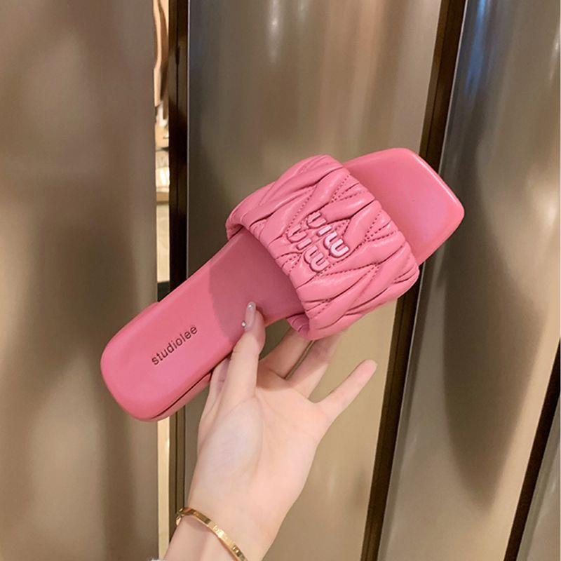 One-word slippers women's outer wear summer 2025 new French casual square head flat bottom cool slippers low heel thick heel ins