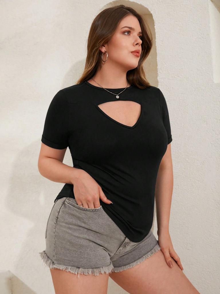 

Женская блузка больших размеров из вискозы с короткими рукавами и окном на груди