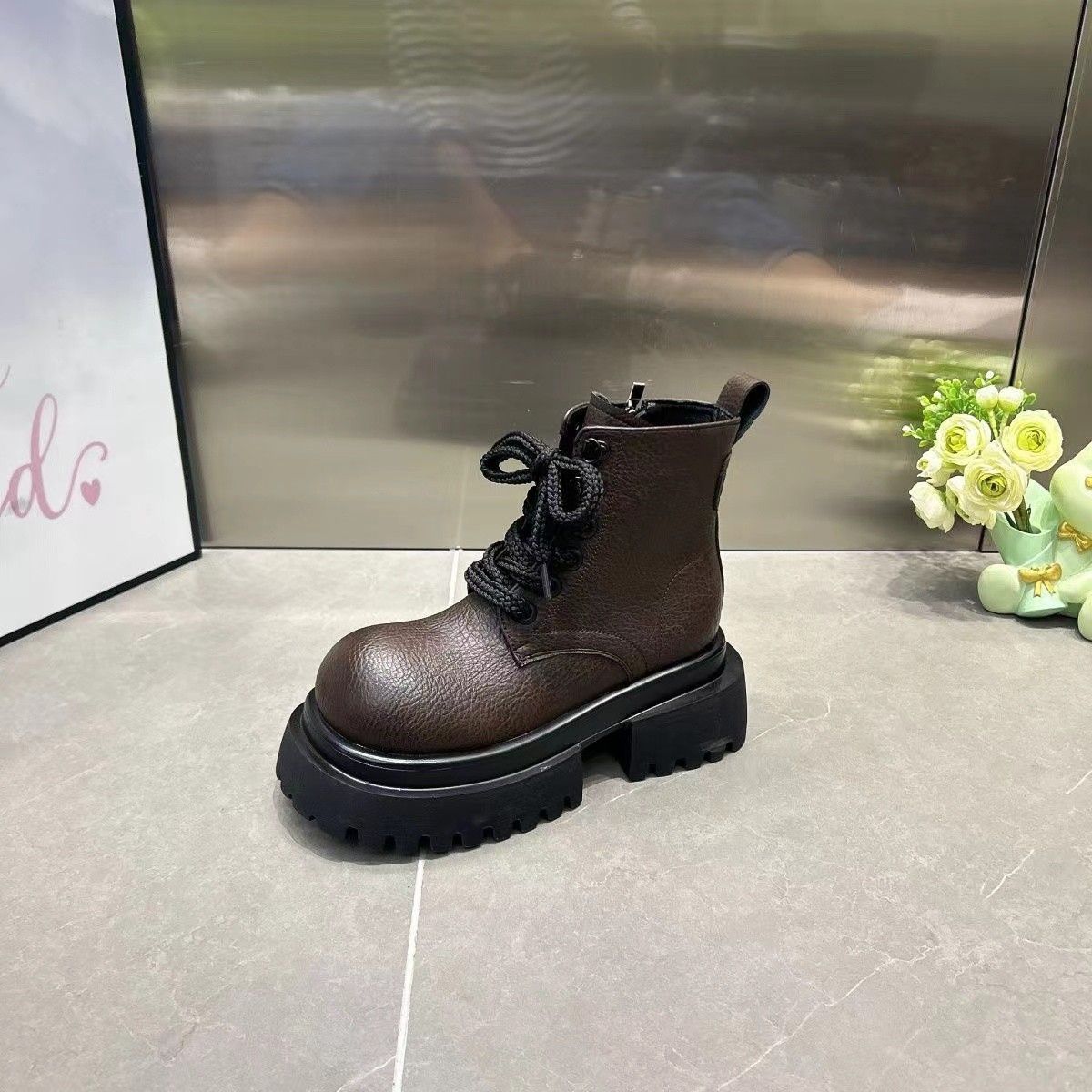 

Internet celebrity explosion Martin boots women 2025 autumn and winter new doll head women s shoes platform heightening short locomotive single boots 40