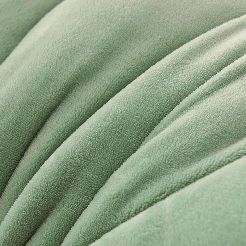 Plush Velvet Lambswool Blanket - Thickened Snowflake Quilt for Winter and Spring