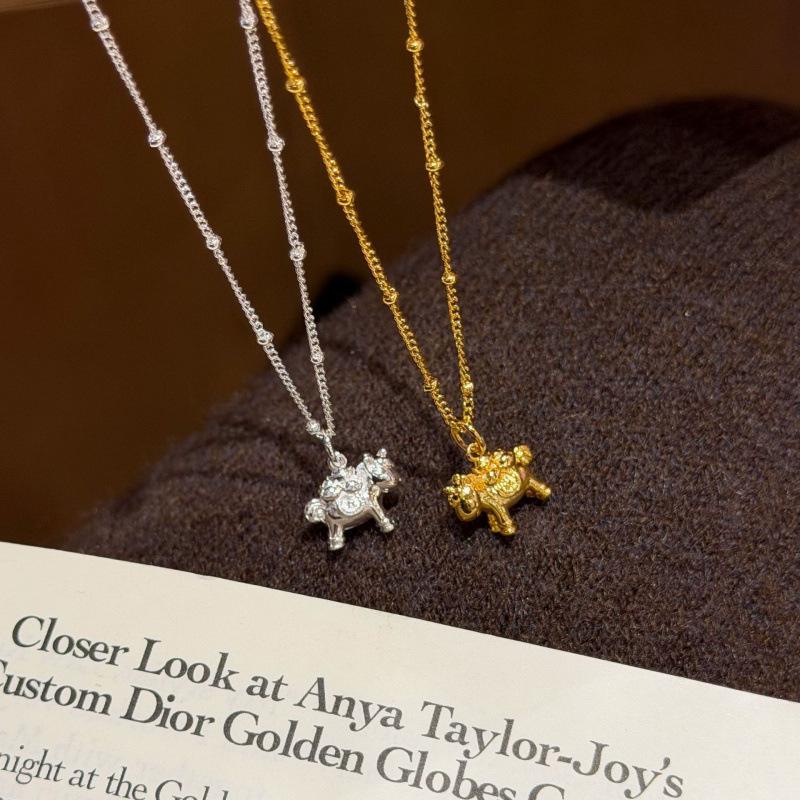 

Trendy Zodiac Horse Necklace for Girls – Niche Design Clavicle Chain Accessory золотой