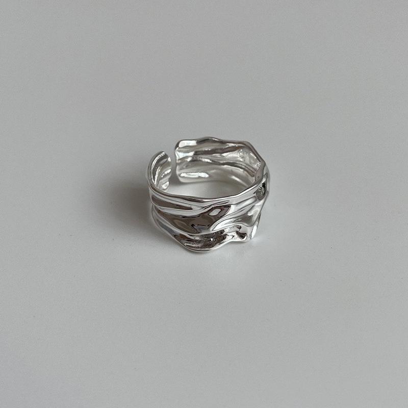 Women s Geometric Pleated Ring: Retro, Exaggerated, Hip Hop Punk Index Finger Fashion Accessory.