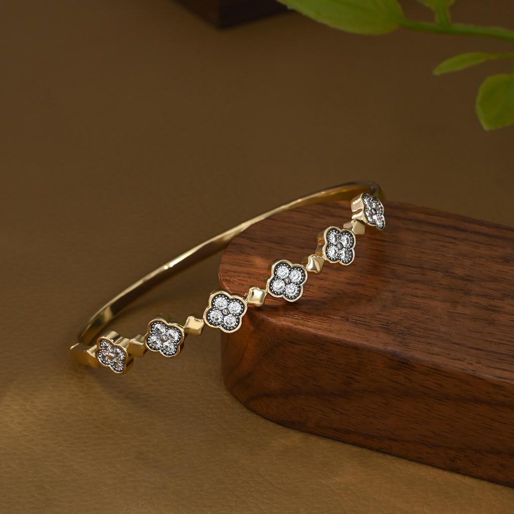 New Two-color Lucky Four-leaf Clover Bracelet Light Luxury Micro-paved Zircon Bracelet Trendy