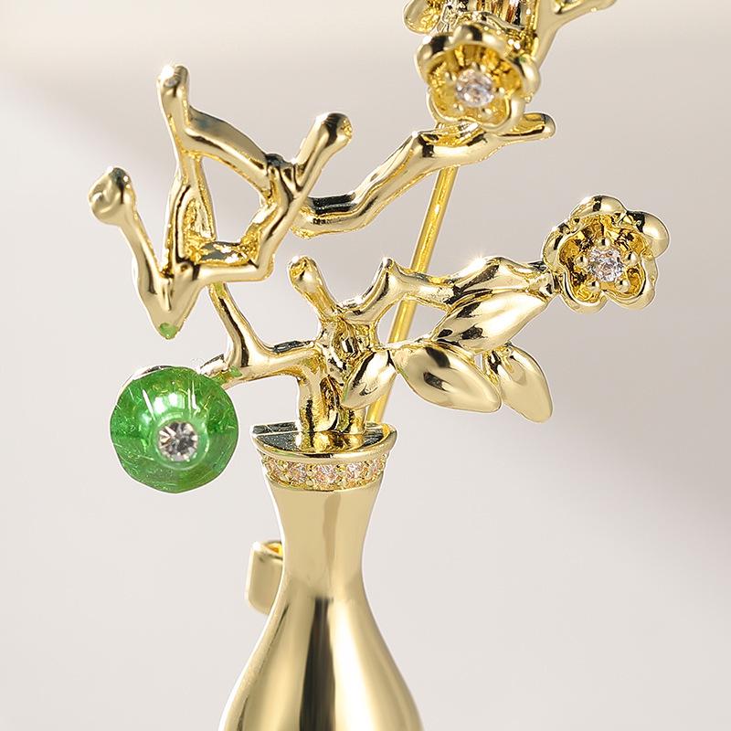 Bo Xin Yun Retro Zirconia Vase Brooch: Artistic Plum Blossom Corsage for Clothing Accessories