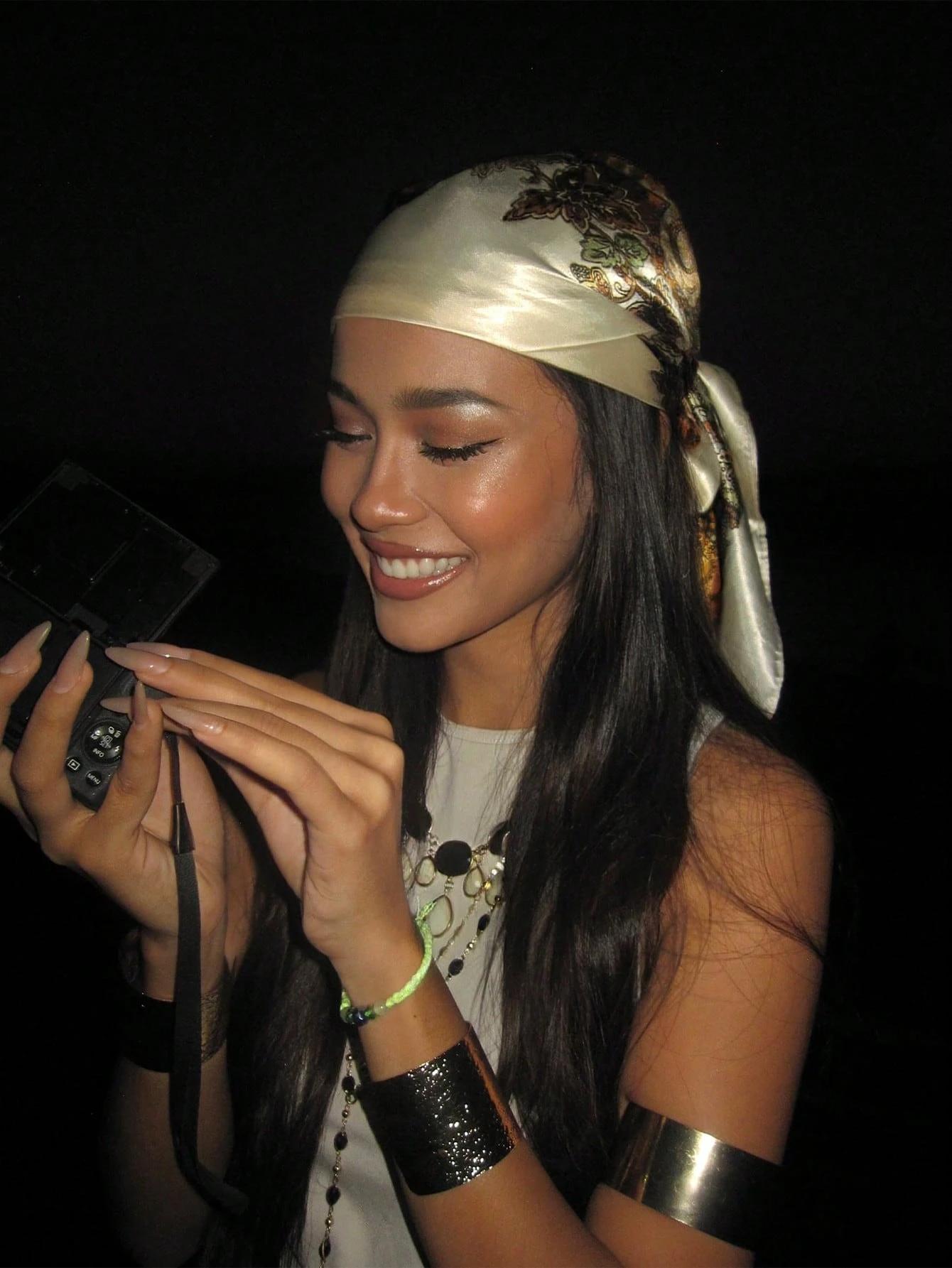 

Розкішна Банана Шовковий Квадрат 90*90см Шарф Жіночий Сатиновий Шаль Накидка Хіджаб Жіночі Шарфи Пов язка на Волосся Наручний Хустка на Голову 90x90cm