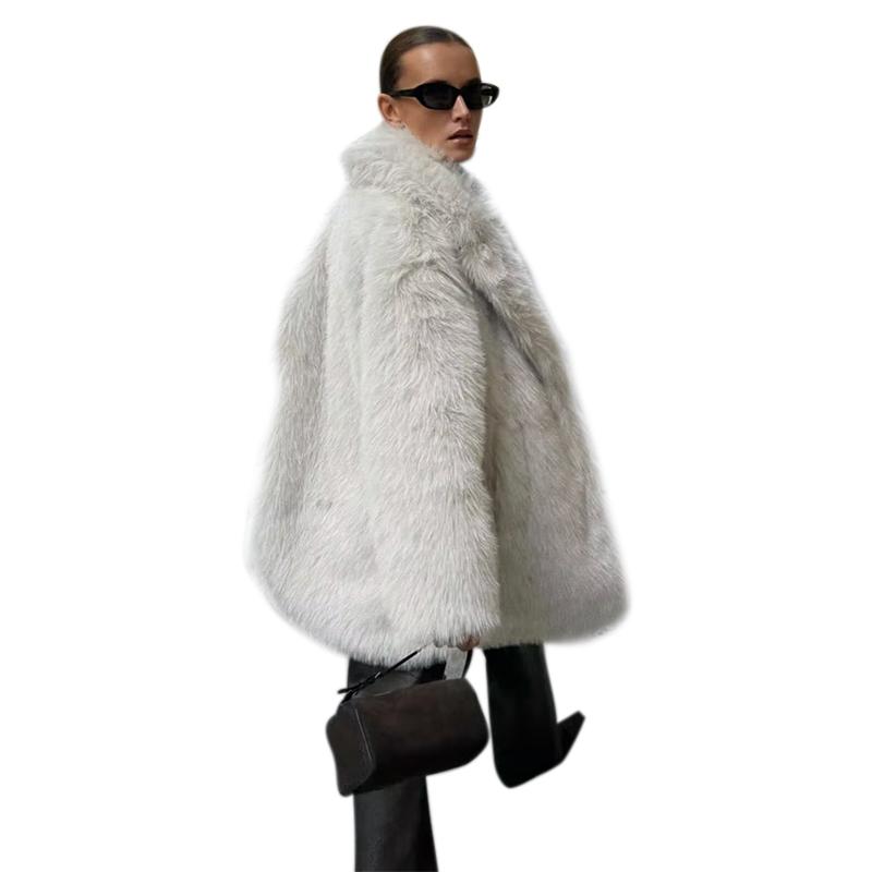 Осенне-зимнее женское теплое пальто средней длины из искусственного меха — фото 5