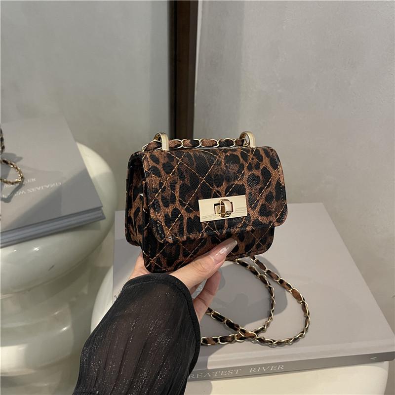 Niche design casual simple personality fashion trend small square bag autumn new women's shoulder messenger bag