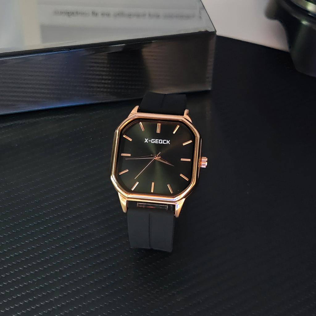 Men'S Watch Magnetic Suction Silicone Tape Simple Temperament Wind Simple Square Quartz Watch