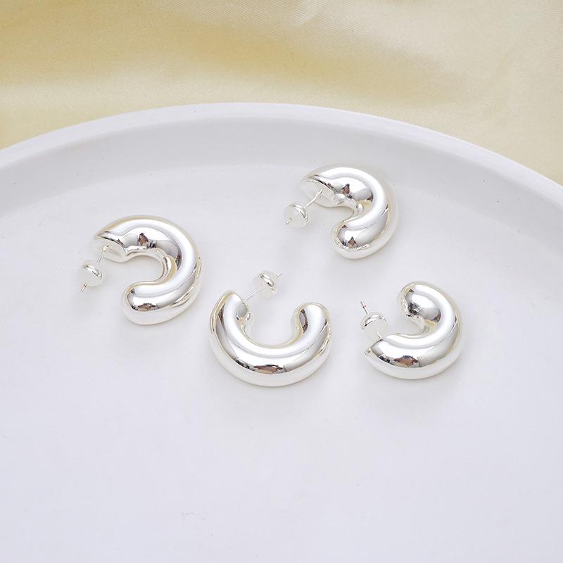 Chic C-Shaped Gold & Silver Earrings for Women - Versatile, Stylish Ear Studs with Light Luxury for European & American Styles