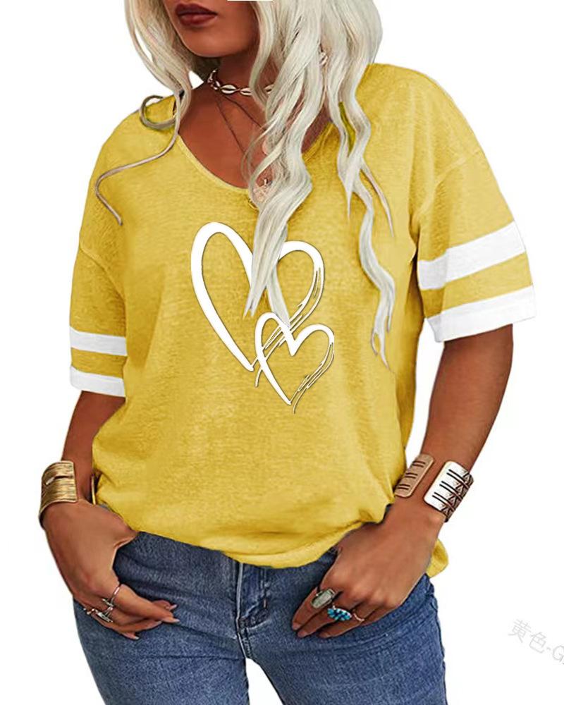 Dámské 3D tričko nadměrné velikosti 7XL s výstřihem do V, ležérního volného střihu, s potiskem kříže a srdce v kontrastních barvách, s krátkým rukávem