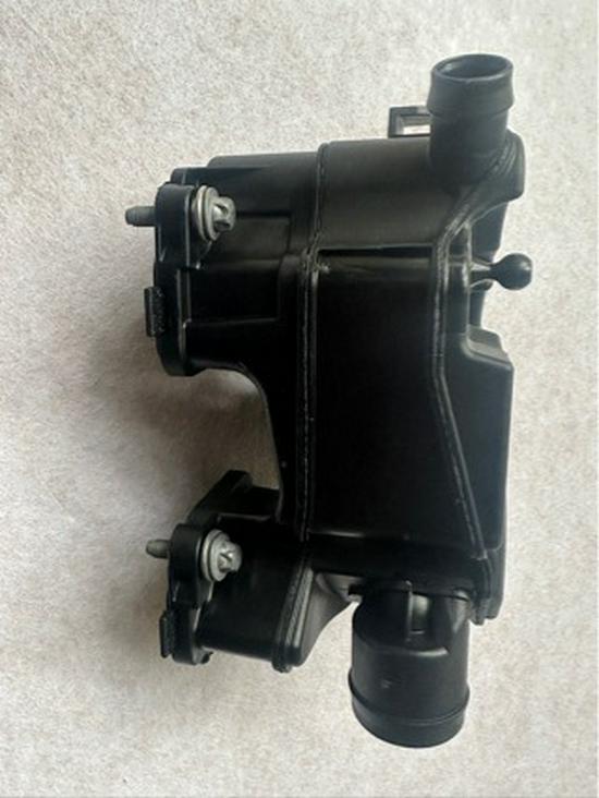 

Compatible Oil-Water Separator with Pressure Sensor for Mercedes-Benz (A2540102409) чорний