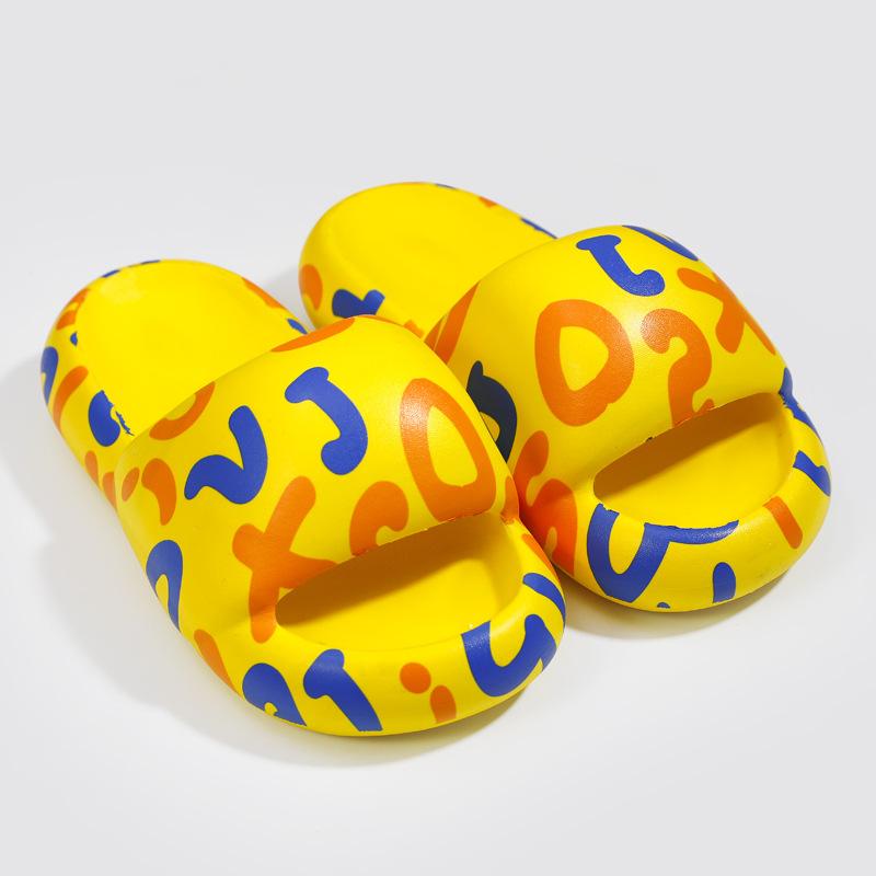 

[Распродажа] Обувь с крупными буквами, трендовая уличная одежда, уличные тапочки, тапочки для дома, тапочки для ванной женские 40-41 (normal size)