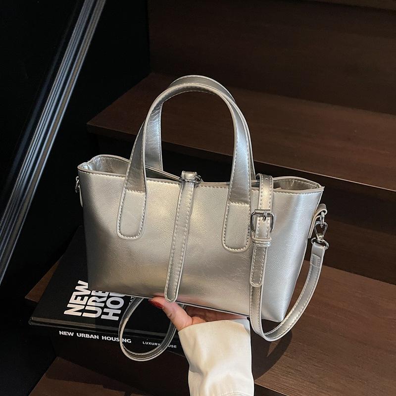 

Bag High texture handbag Women s commuter bag 2025 new simple tote bag fashionable shoulder messenger bag серебряный