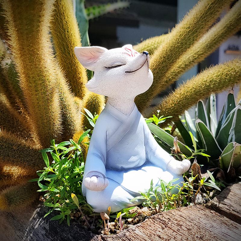 "Zen Vit Räv Suckulent Bonsai: Mediterande Räv Prydnad för Trädgård, Balkong eller Bilinredning"