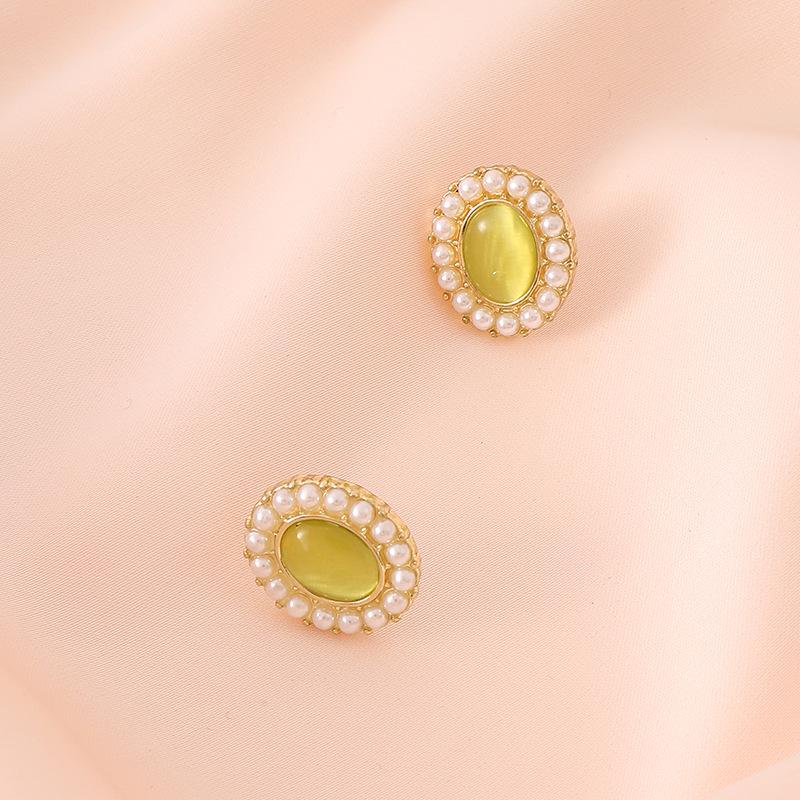 Elegant French Retro Green Earrings for Women