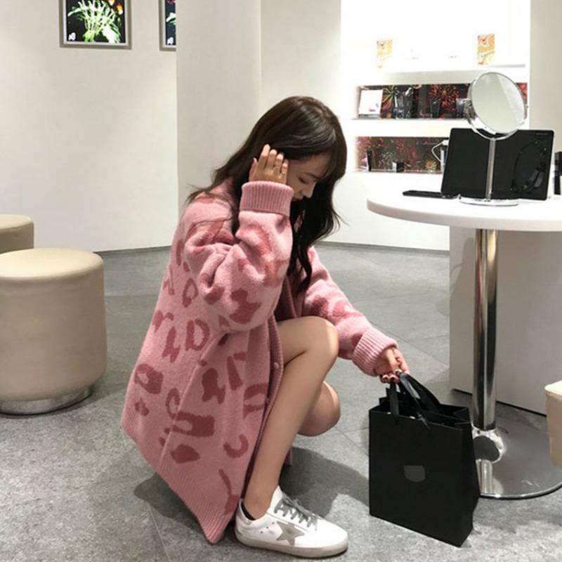 Autumn and winter fashion pink V-neck leopard print ladies sweater jacket, loose and thin lazy style black wool knit cardigan