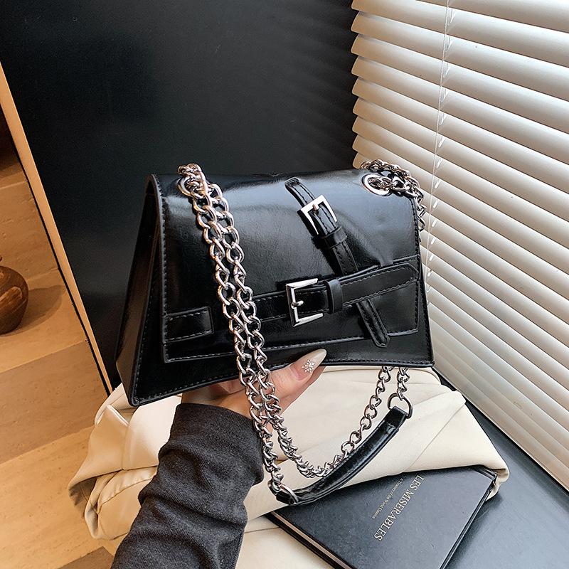 

New bag women s fashion trend messenger bag spring and summer commuting versatile shoulder small square bag чорний