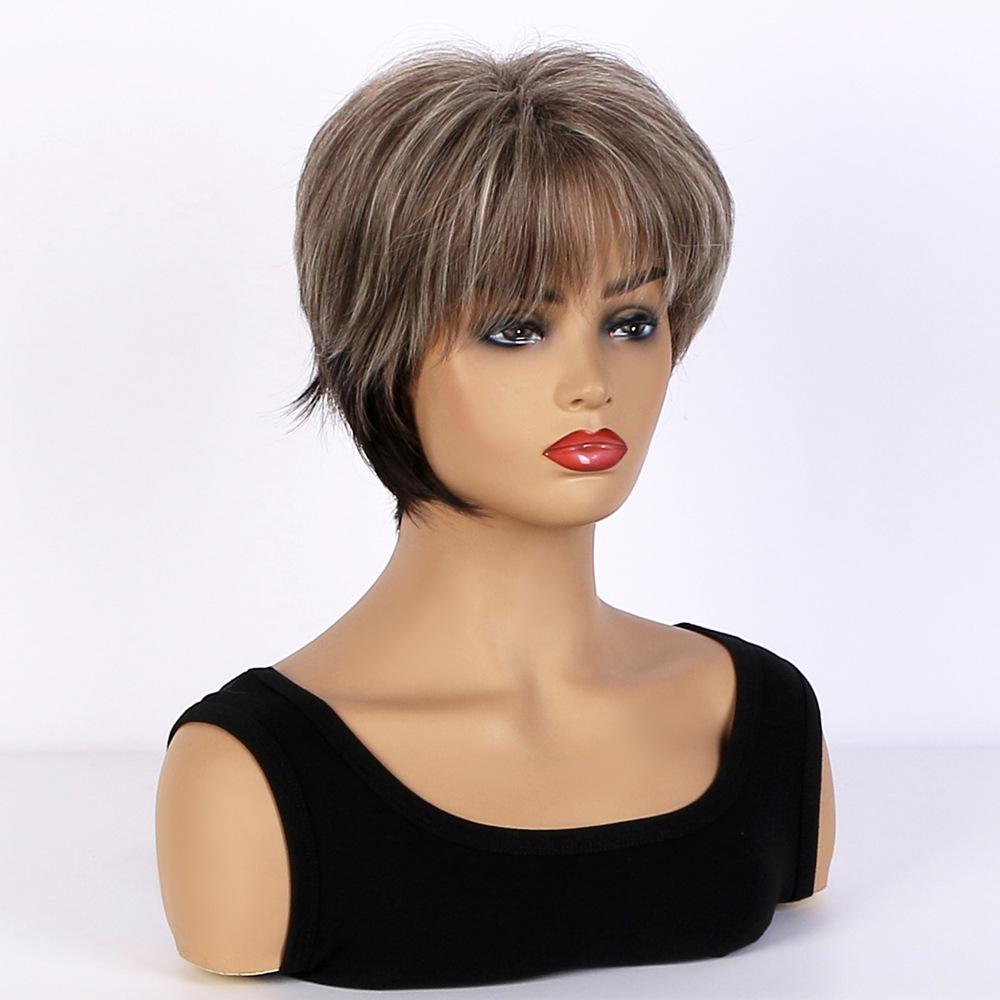 Parrucche Sintetiche Corte Nere Ondulate da Donna Stiloso Capelli Misti Biondo Castano Stratificati con Frangia per Uso Quotidiano Festa Costume Fibra Resistente al Calore