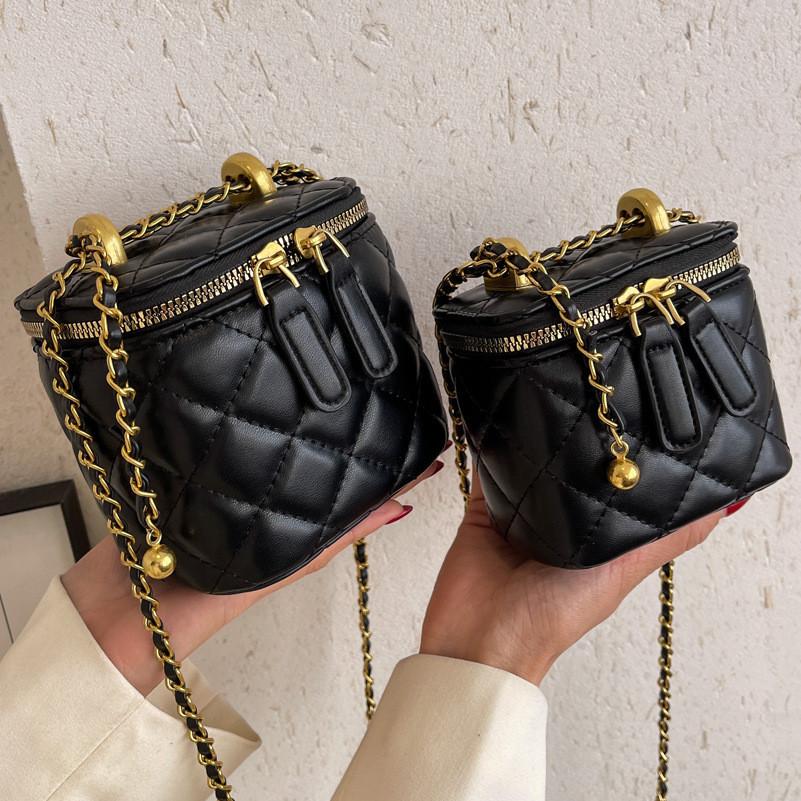 Chic Urban Minimalist Small Bag 2021 Fashion Winter Shoulder Bag Vintage Chain Bag