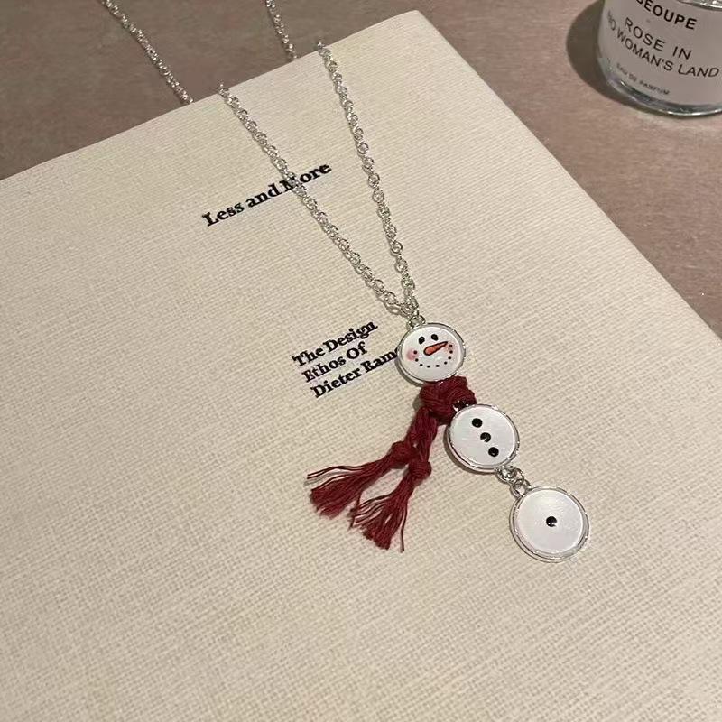 Autumn and winter cute snowman pendant necklace women's Christmas decorative sweater chain niche high-end versatile sweater chain